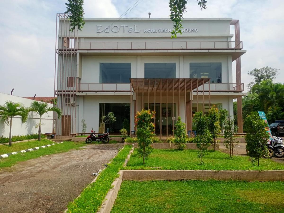Oyo 90102 Edotel Hotel By Dbest Hospitality Bandung Exterior photo