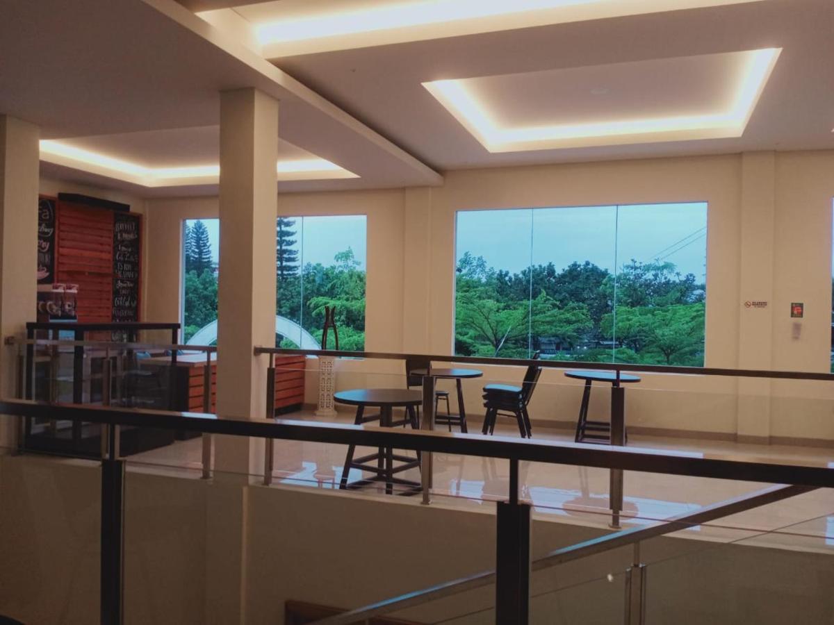 Oyo 90102 Edotel Hotel By Dbest Hospitality Bandung Exterior photo